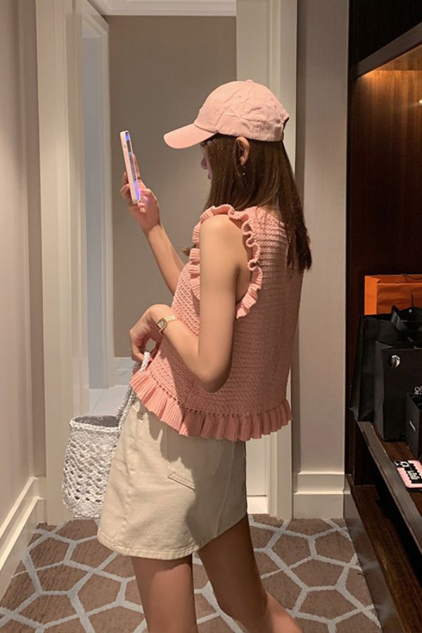 SLEEVELESS TOP